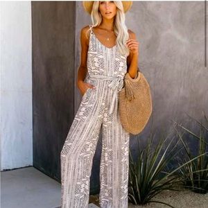 VICI Collection NWT "What's the scoop
pocketed jumpsuit"